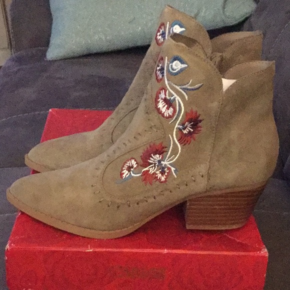 Carlos Santana Shoes - NWT Carlos Santana suede embroidered boots.